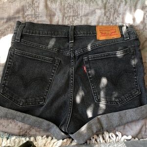 Levi shorts size 27